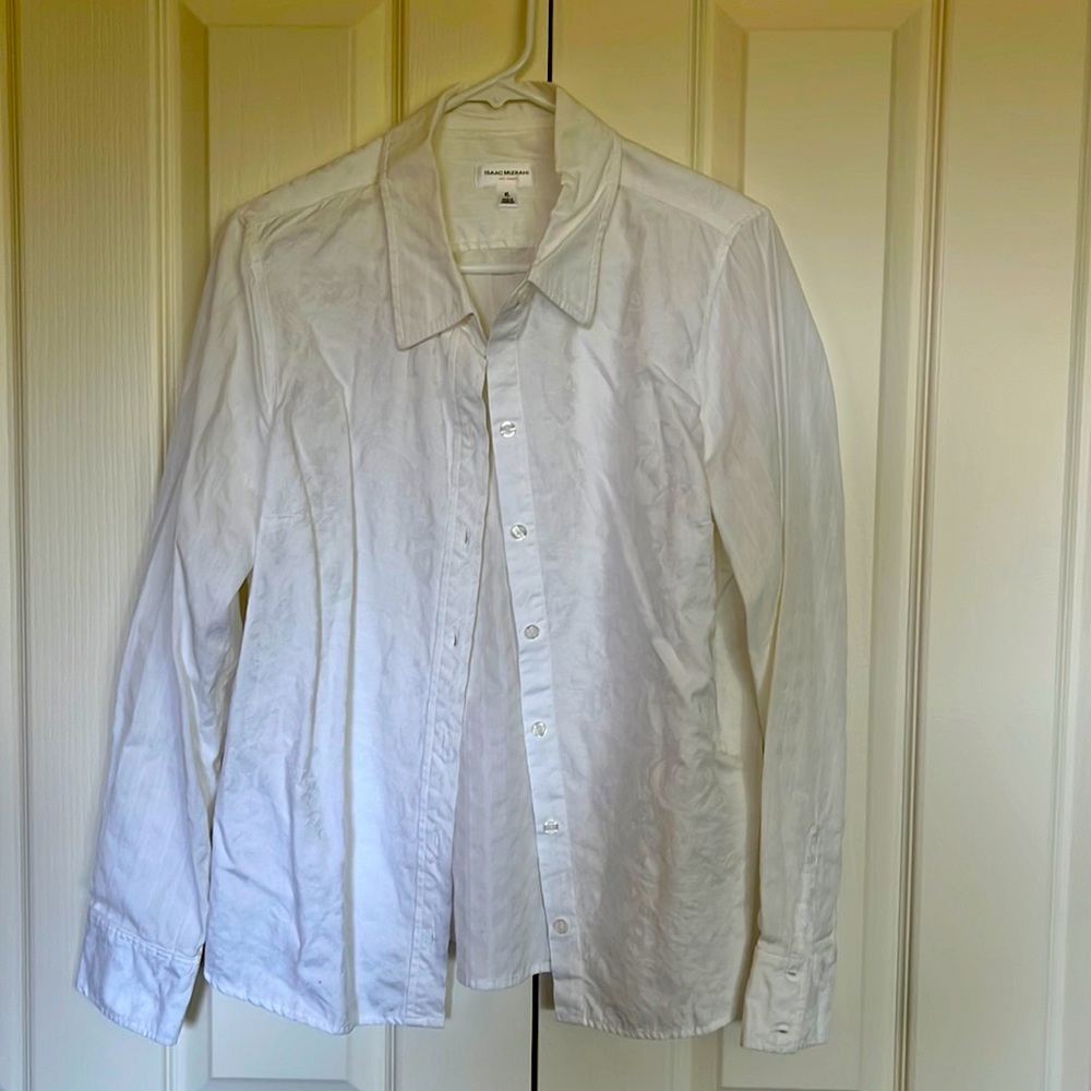 Beautiful floral texture white shirt by Isaac Mizrahi in XL